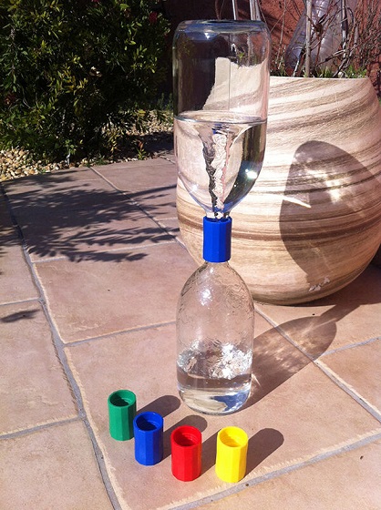 Le kit de dynamisation rend l'eau vivante mise en bouteille